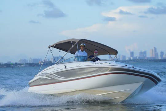 Hurricane Bowrider de 24 pies para alquiler de yates en el área de Miami.
