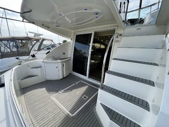 Sedán deportivo de lujo Flybridge de 48 pies de Cruiser Yachts