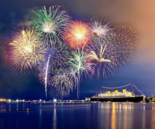 ¡Fiesta de fuegos artificiales el 4 de julio a bordo de nuestro catamarán!
