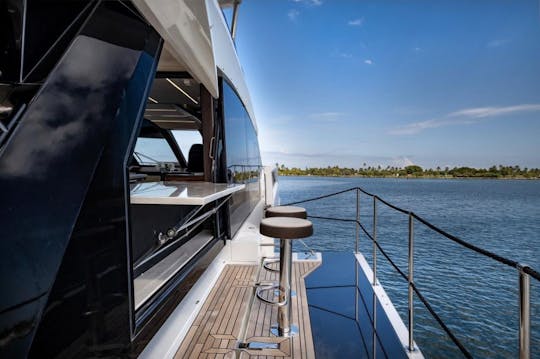 Superbe yacht à moteur 640 Galeon Fly Aventura