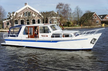 Cruising the Green heart of the Netherlands with the Cristine