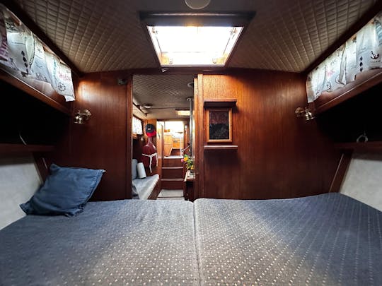 Sunset drinks, barbecue & turquoise waters – Yacht with skipper