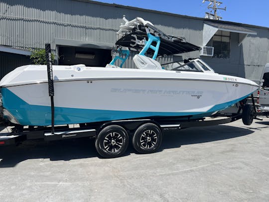 G25 Super Air Nautique . Rate $235.00 a hour 