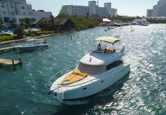 Alquiler de yates de lujo Meridian de 41 pies en Isla Mujeres