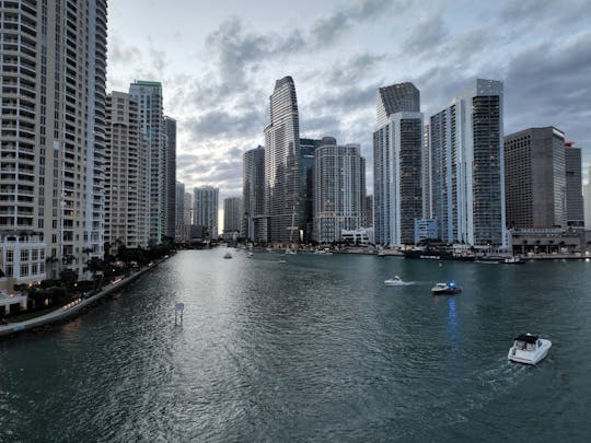 Scenic Miami Boat Tour: Skyline & Celebrity Homes ⚓️|SeaRay 37" Champagne🍾🥂