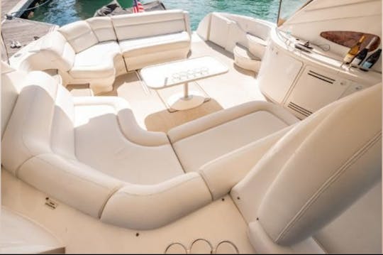 Visitando Miami? Junte-se a nós para uma experiência inesquecível a bordo de um Sea Ray de 65 pés!