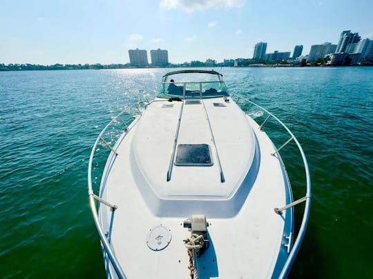 Enjoy 38ft Moe Rumba Boat in Miami!