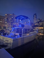 Cruzeiros para família e amigos com o iate a motor Bayliner 3270