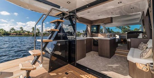 Yacht à moteur de luxe Galeon de 55 pieds pour une location incroyable à Cancún