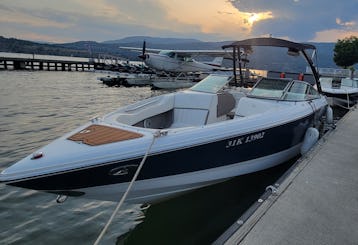 Beautiful Cobalt 220S Boat 