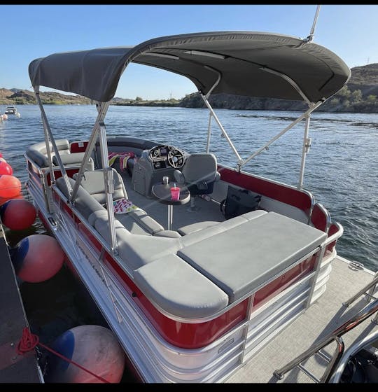 Plateau de luxe Berkshire de 23 pieds 2021 à louer dans la ville de Lake Havasu en Arizona
