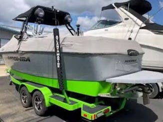 Bateau Wake Surf de 23 pieds — Moomba Max 2018 (17 sièges) — À louer à Georgetown, Texas