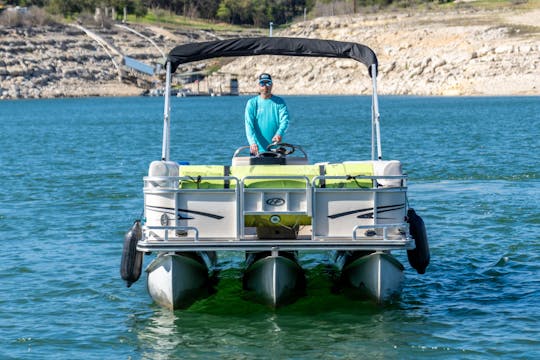 Tri-toon festif pouvant accueillir jusqu'à 12 personnes sur le lac Travis