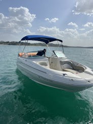 Lancha Sea Ray Sundeck 200 e tubulação no LAGO LBJ