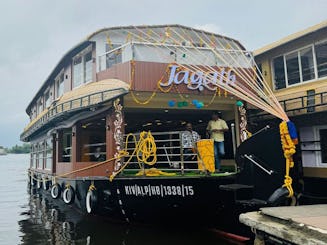 4 Bedroom Premium Houseboat In Kerala