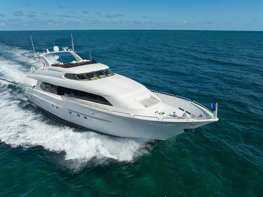 ¡Power Mega Yacht 94 Lazzarra Tranquility en el agua! 