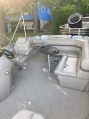 21ft South bay Pontoon Rental