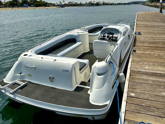 SeaRay Sundeck - Fits 10 people comfortably! Amazing time on the water