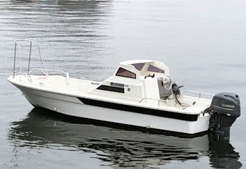 YAMAHA 21ft at Yokohama: Enjoy group Fishing with spacious Fish tank on the boat