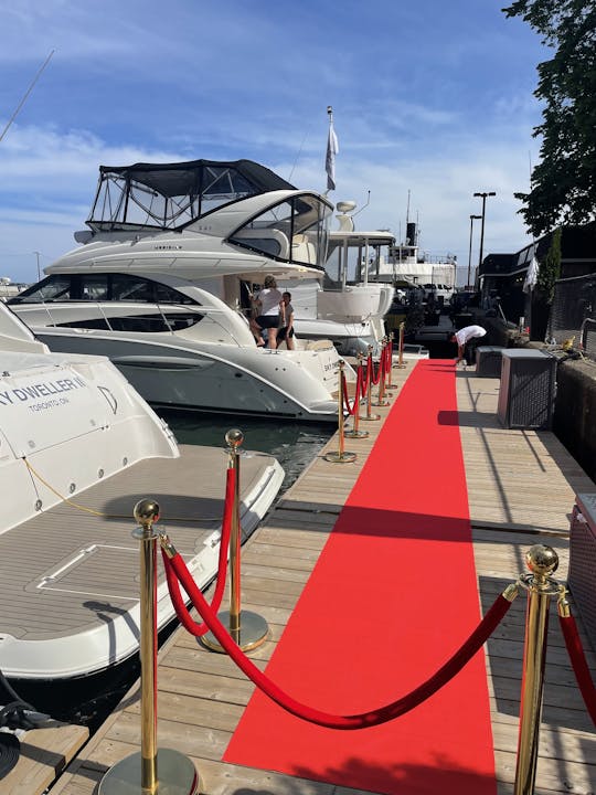 **VIP** ¡El mejor alquiler de lujo en un yate Meridian de dos pisos!