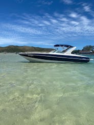 Location d'un véritable yacht à moteur de 29 pieds à Arraial do Cabo, Rio de Janeiro, Brésil