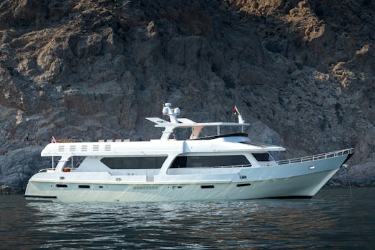 Le premier yacht privé de Musandam — Location de luxe en pension complète de 95 pieds