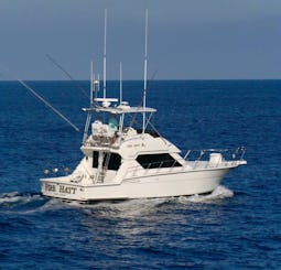 Charters de pesca en un Hatteras Convertible Sportfisher de 43 pies en Kailua-Kona, Hawái