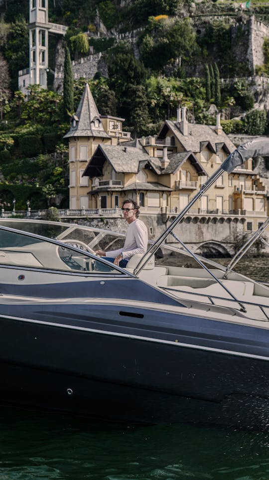 Incroyable excursion en bateau sur le lac de Côme à bord d'un yacht à moteur Cranchi de 34 pieds