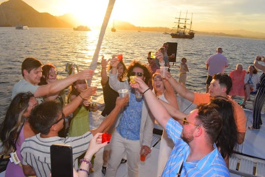 Sunset Blast, barra libre y cena