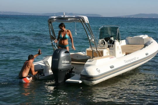 Location de Capelli Tempest 700 RIB sur la Côte d'Azur, France