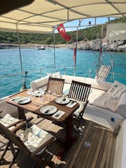 Passeio de barco privado em Bodrum a bordo do iate Gulet 48'