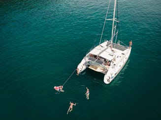 Passeio privado de catamarã e mergulho com snorkel com tudo incluído, Tamarindo, Costa Rica