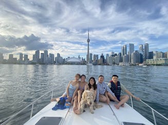 34' Motor Yacht in Toronto