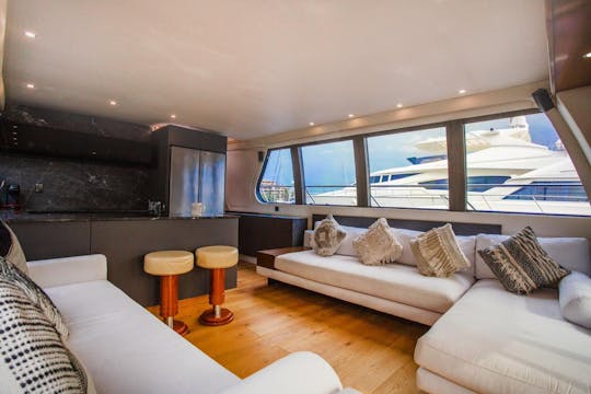 Luxurious yacht  Carver Pilothouse 