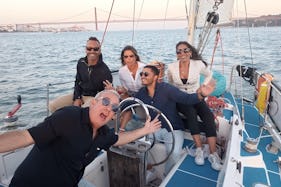 Private Sailing Boat Trip from Lisbon along the Tagus River with Swimming Stop