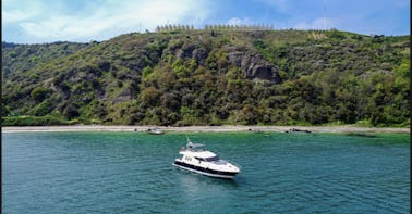 Explore las aguas cristalinas, las calas solitarias y las exuberantes islas verdes de Bodrum