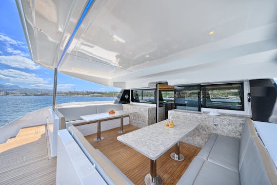 Catamarán de crucero Bareboat Luna 49 en Split, Croacia 