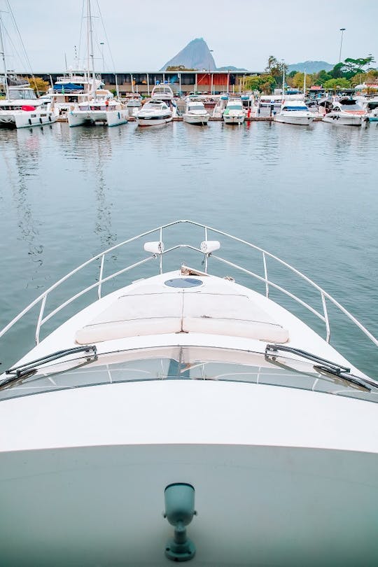 Aluguel de iates a motor Azimut de 40 pés no Rio de Janeiro, Brasil