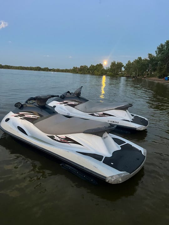 24 hr Rent Two 2014 Yamaha Waverunners Jetski w/ 6 life jackets and 2 fuel cans