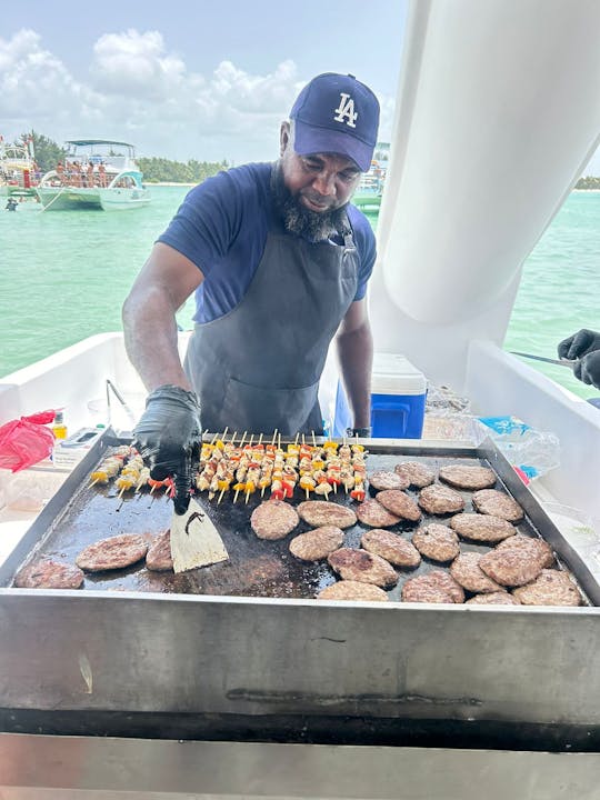 Charter privé de luxe flambant neuf pouvant accueillir jusqu'à 80 personnes à Punta Cana Bavaro