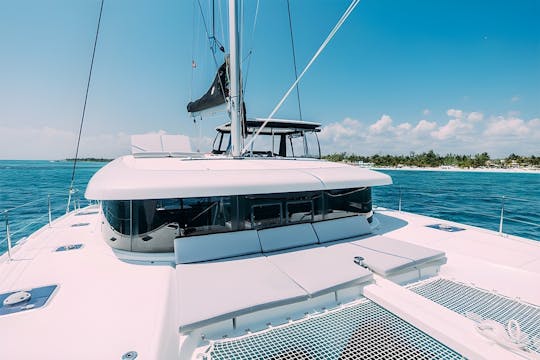 CATAMARÁN DE VELA LAGOON DE 42 PIES CON TODO INCLUIDO EN PLAYA DEL CARMEN