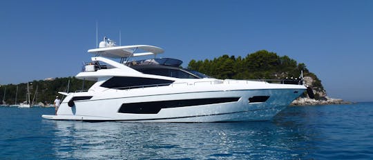 75-Foot Sunseeker with Flybridge (Up to 12 Guests)