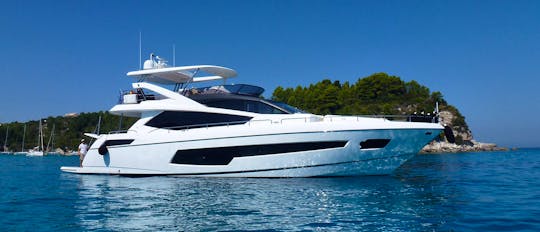 75-Foot Sunseeker with Flybridge (Up to 12 Guests)