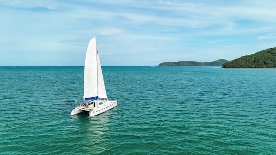 Catamarán Mozart navegando en Tailandia