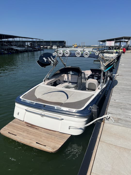 Mastercraft X-Star Wake/Surf Boat + Captain on Lake Ray Hubbard - Rockwall, TX