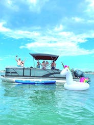 Luxury 2023 25' Pontoon Boat w/ Sunbed and Dining Booth
