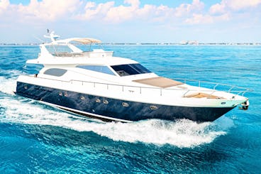 Luxury Ferretti Mega Yacht 72ft in Cancún