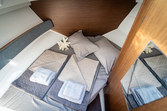  Location de yacht à moteur Beneteau Antares 8 à Pula, Hrvatska