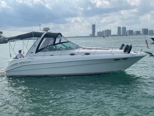 Découvrez Miami à bord du yacht Sea Ray Sundancer de 37 pieds