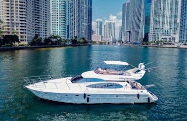 Azimut Flybridge 62' Yacht in Miami